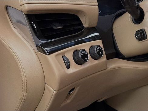 Used 2020 Cadillac Escalade Platinum image 12