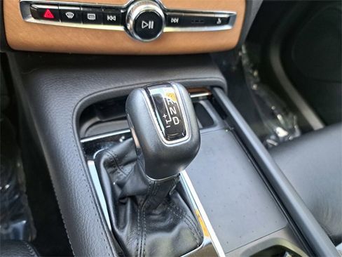 Used 2022 Volvo XC90 T6 Momentum w/ Climate Package image 14