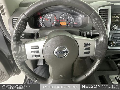 Used 2014 Nissan Frontier SV image 37