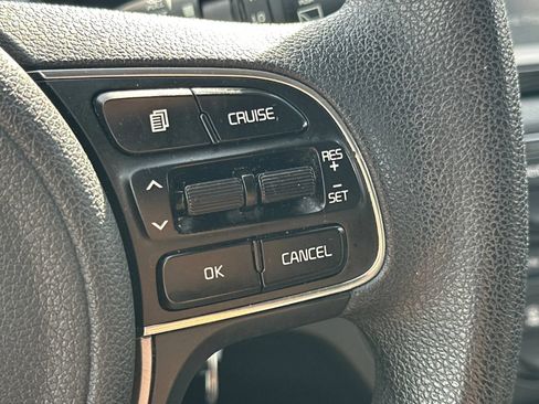 Used 2017 Kia Niro FE FWD image 25