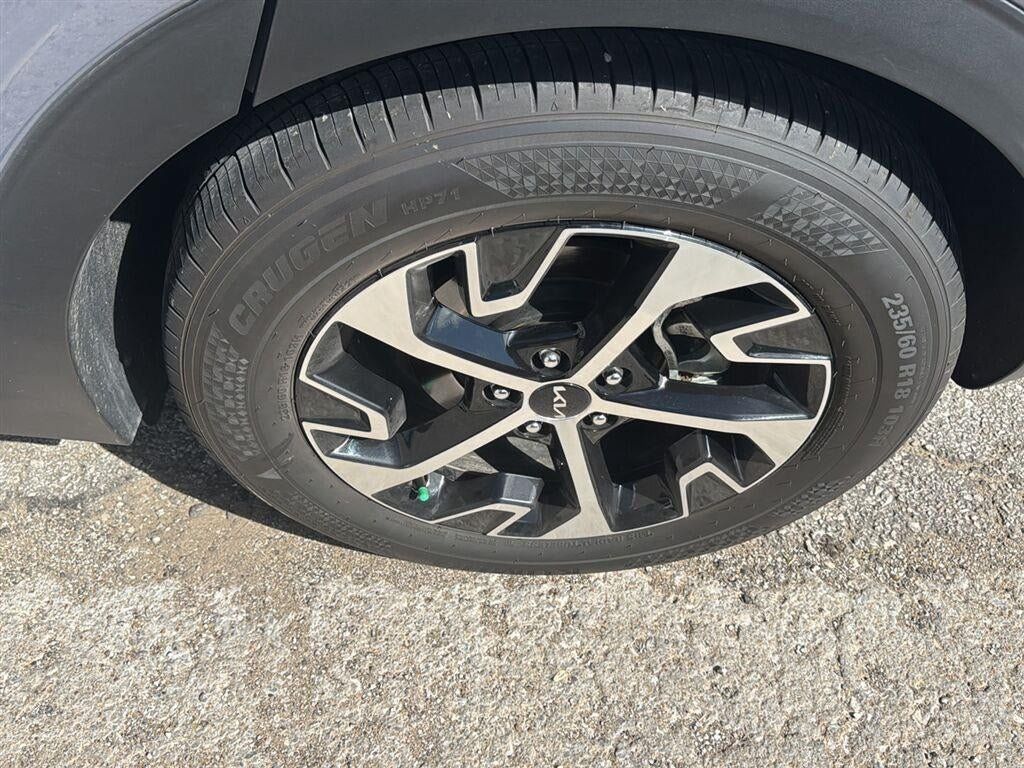 Used 2024 Kia Sportage EX FWD image 11