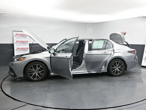Used 2021 Toyota Camry SE image 40