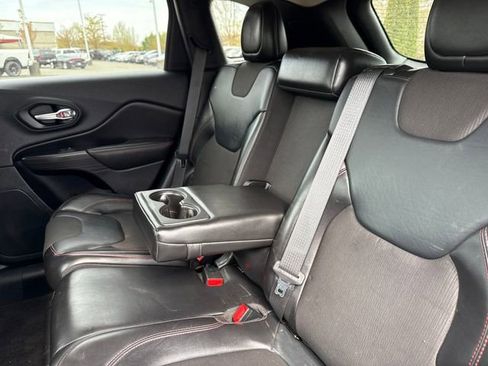 Used 2016 Jeep Cherokee Trailhawk AWD/4WD image 15