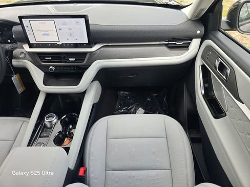 New 2026 Ford Explorer Platinum image 15