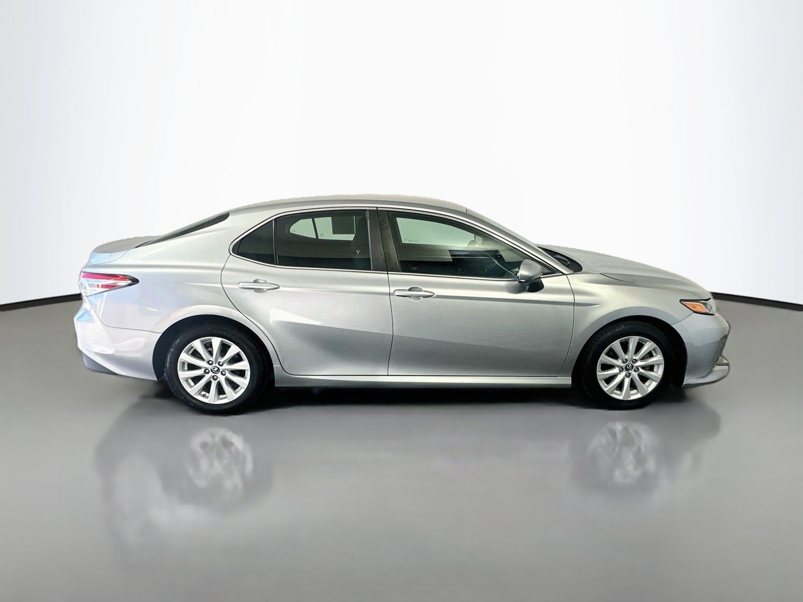 Used 2018 Toyota Camry LE FWD image 8