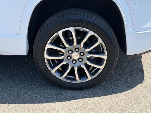 Used 2023 GMC Acadia Denali AWD/4WD image 3