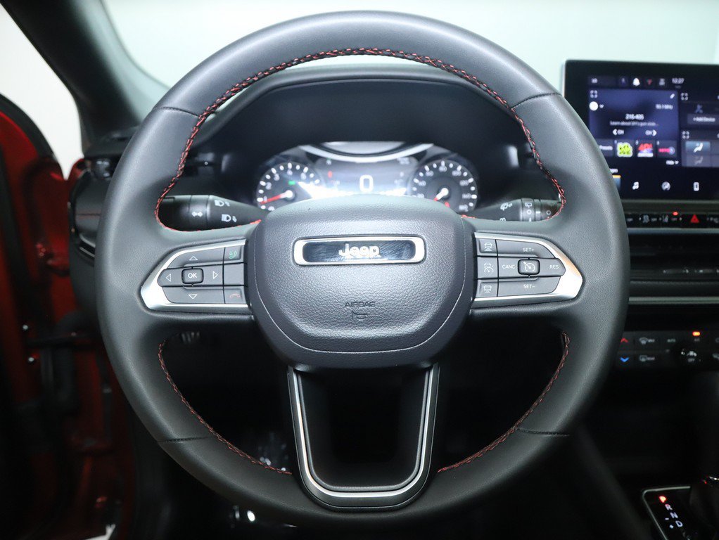Used 2025 Jeep Compass Trailhawk AWD/4WD image 23