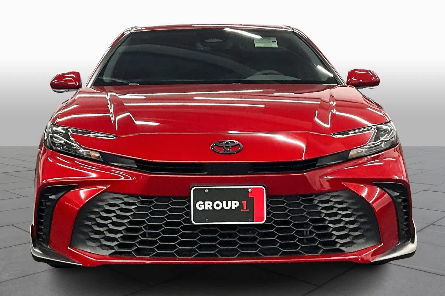 Used 2025 Toyota Camry SE w/ Convenience Package FWD image 3
