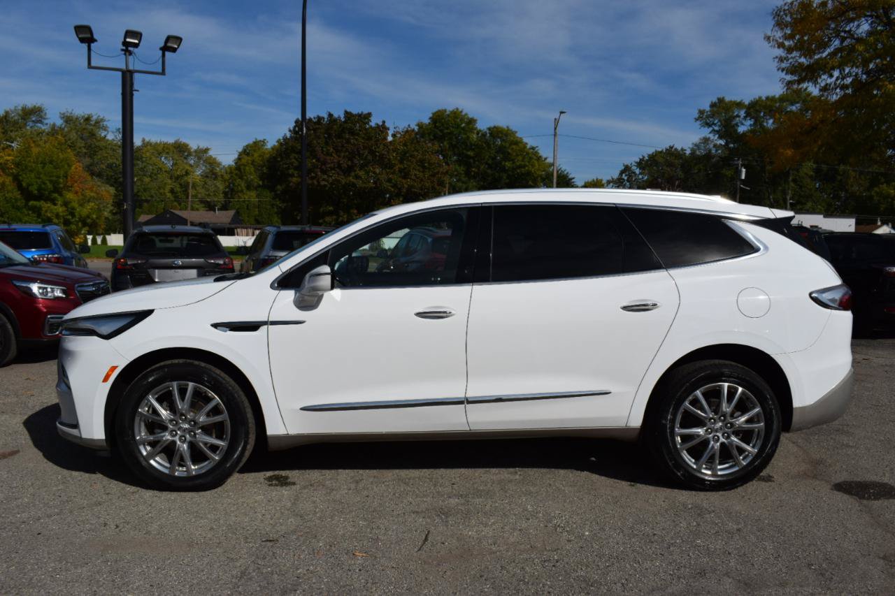 Used 2023 Buick Enclave Essence w/ Experience Buick Package FWD image 9