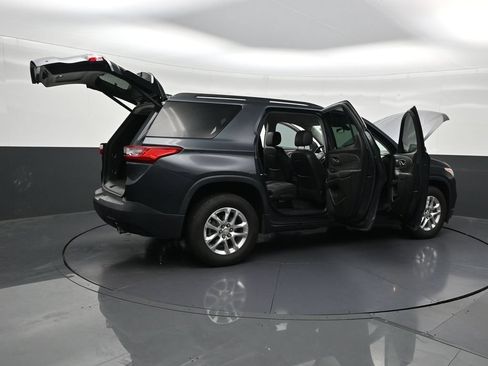 Used 2021 Chevrolet Traverse LT FWD image 33