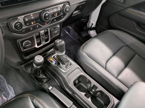 Used 2024 Jeep Wrangler Sahara image 14