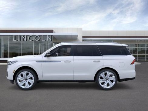 New 2025 Lincoln Navigator Reserve AWD/4WD image 3