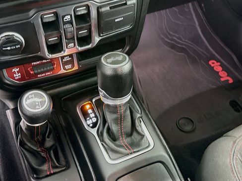 Used 2021 Jeep Wrangler Unlimited Rubicon AWD/4WD image 19
