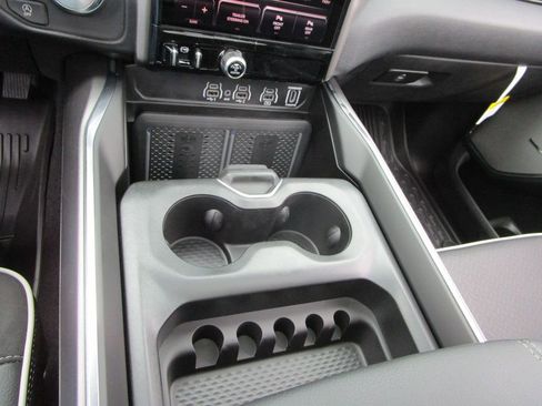 New 2026 RAM 1500 Laramie AWD/4WD image 40