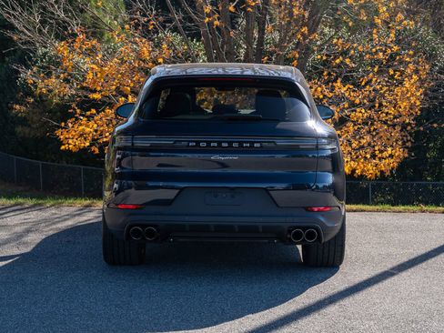 Certified 2025 Porsche Cayenne image 6