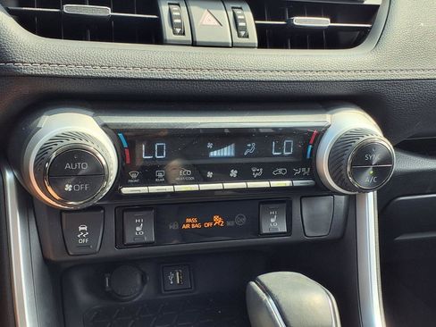 Used 2023 Toyota RAV4 XLE Premium AWD/4WD image 17