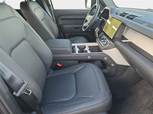 New 2026 Land Rover Defender 110 X-Dynamic SE image 10