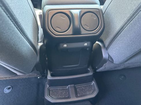 Used 2025 Jeep Wrangler Willys AWD/4WD image 23