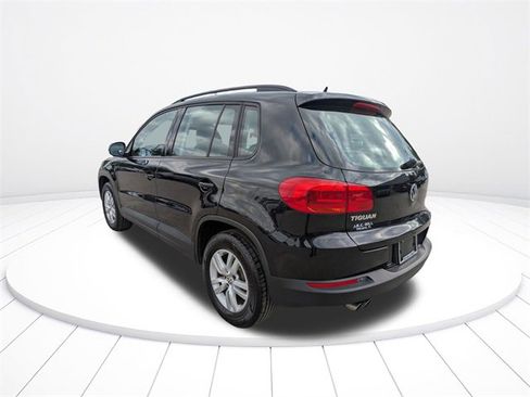 Used 2016 Volkswagen Tiguan S image 6