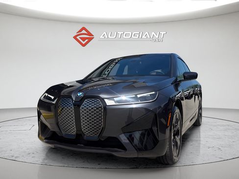 Used 2024 BMW iX xDrive50 w/ Sport Package AWD/4WD image 4