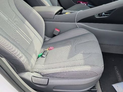 Used 2021 Hyundai Elantra SEL w/ Convenience + Premium Package FWD image 9