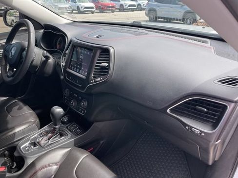 Used 2022 Jeep Cherokee Trailhawk AWD/4WD image 17