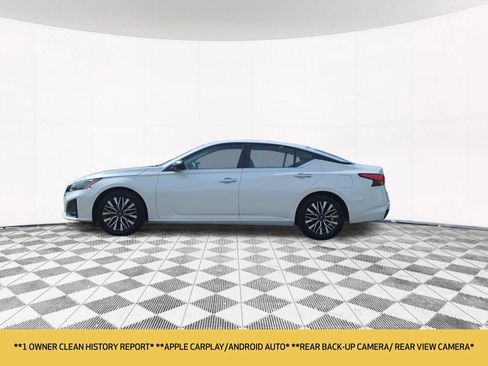 Used 2024 Nissan Altima 2.5 SV FWD image 2