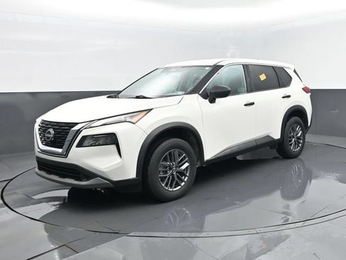 Used 2023 Nissan Rogue S AWD/4WD image 2