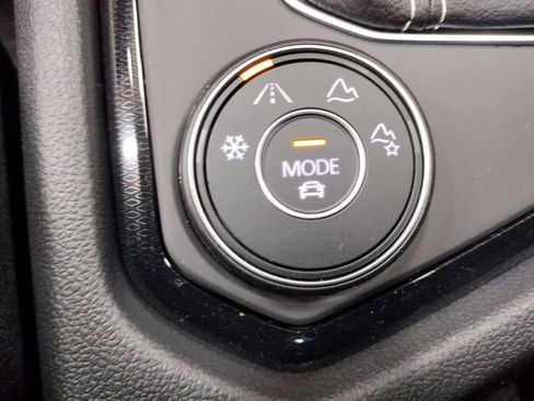 New 2025 Volkswagen Taos SE image 29