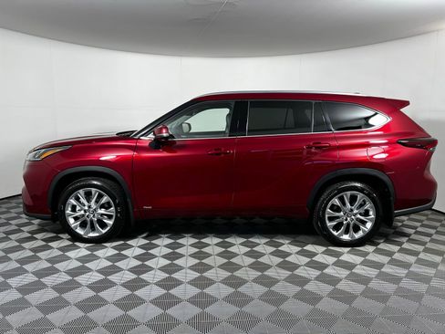 Certified 2026 Toyota Highlander Limited AWD/4WD image 8