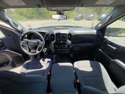 Used 2021 Chevrolet Silverado 1500 Custom Trail Boss AWD/4WD image 3