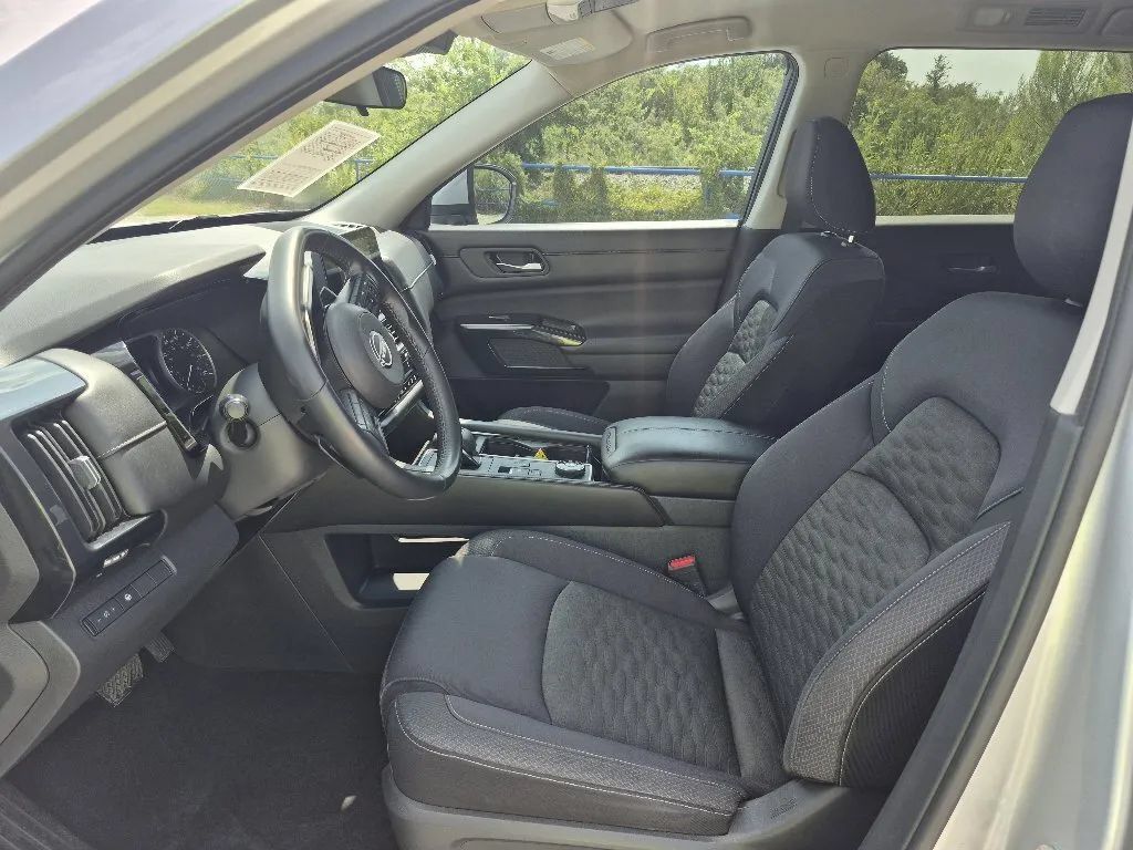Used 2022 Nissan Pathfinder SV AWD/4WD image 13