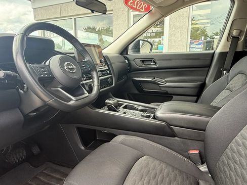Used 2023 Nissan Pathfinder SV w/ SV Premium Package AWD/4WD image 10