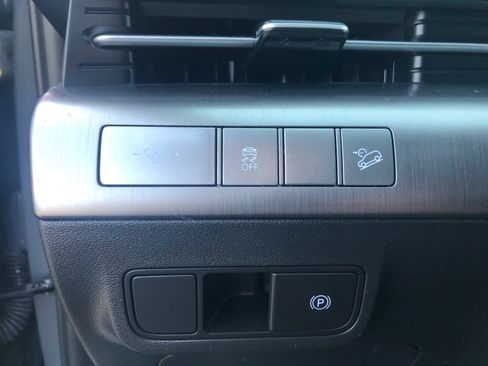 Certified 2025 Hyundai Kona SEL AWD/4WD image 11