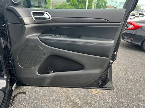 Used 2018 Jeep Grand Cherokee Altitude AWD/4WD image 33