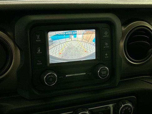 Used 2020 Jeep Wrangler Sport image 24