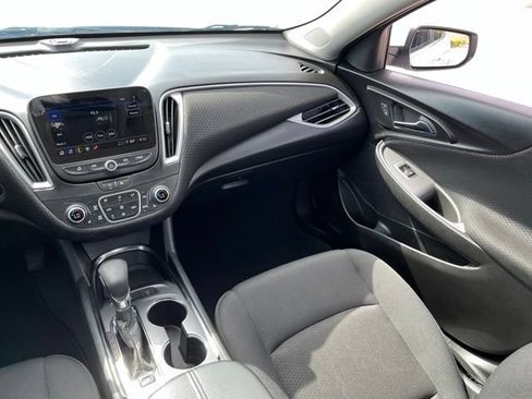 Used 2025 Chevrolet Malibu LT FWD image 9