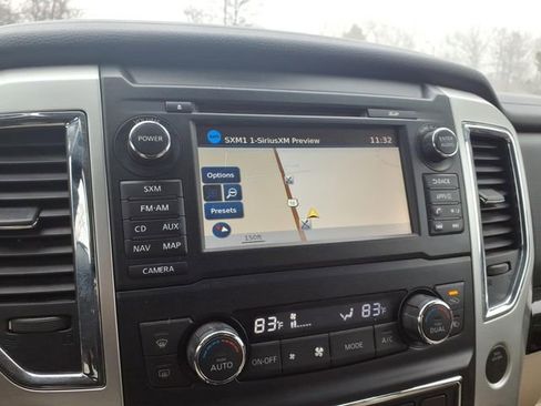 Used 2018 Nissan Titan SV w/ SV Convenience Package image 18