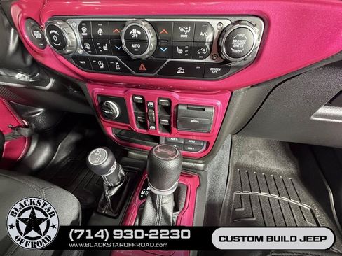 Used 2022 Jeep Wrangler Unlimited Sahara w/ Cold Weather Group AWD/4WD image 28