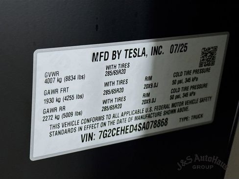 Used 2025 Tesla Cybertruck AWD Crew Cab image 40