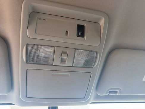 Used 2017 Nissan Titan SV image 13