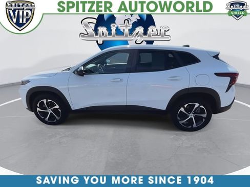 Used 2024 Chevrolet Trax RS w/ Sunroof Package FWD image 5