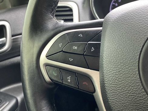 Used 2019 Jeep Grand Cherokee Altitude image 25