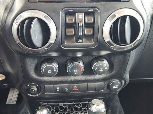 Used 2017 Jeep Wrangler Unlimited Sport w/ Quick Order Package 24S AWD/4WD image 14
