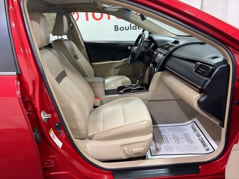 Used 2014 Toyota Camry XLE w/ Leather Package FWD image 12