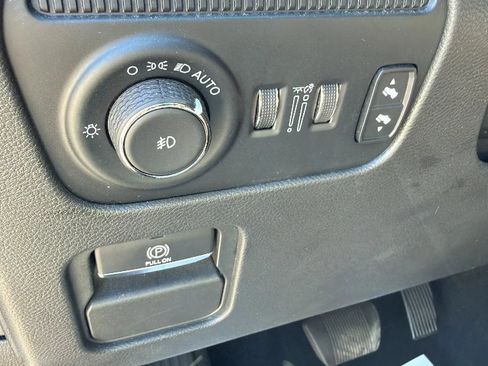 Used 2023 Jeep Wagoneer Series II AWD/4WD image 23
