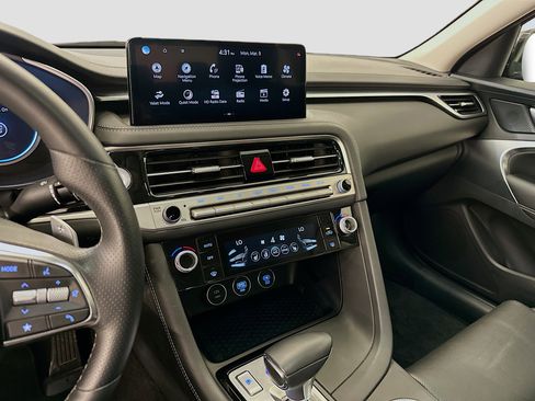 Used 2025 Genesis G70 2.5T image 26