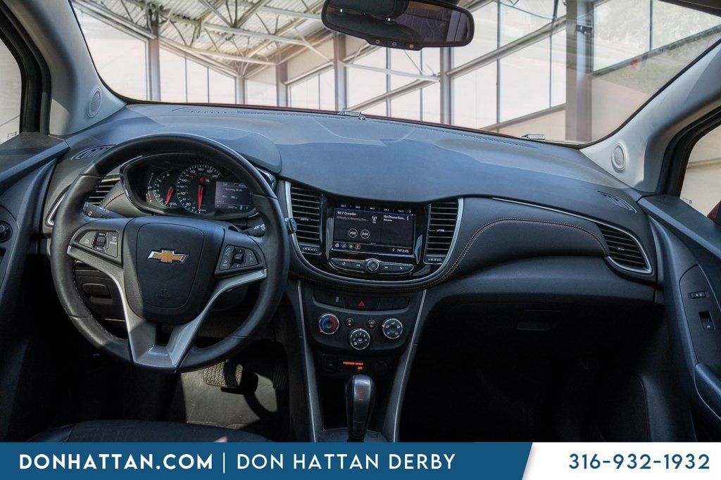 Used 2022 Chevrolet Trax LT w/ Sport Edition FWD image 4