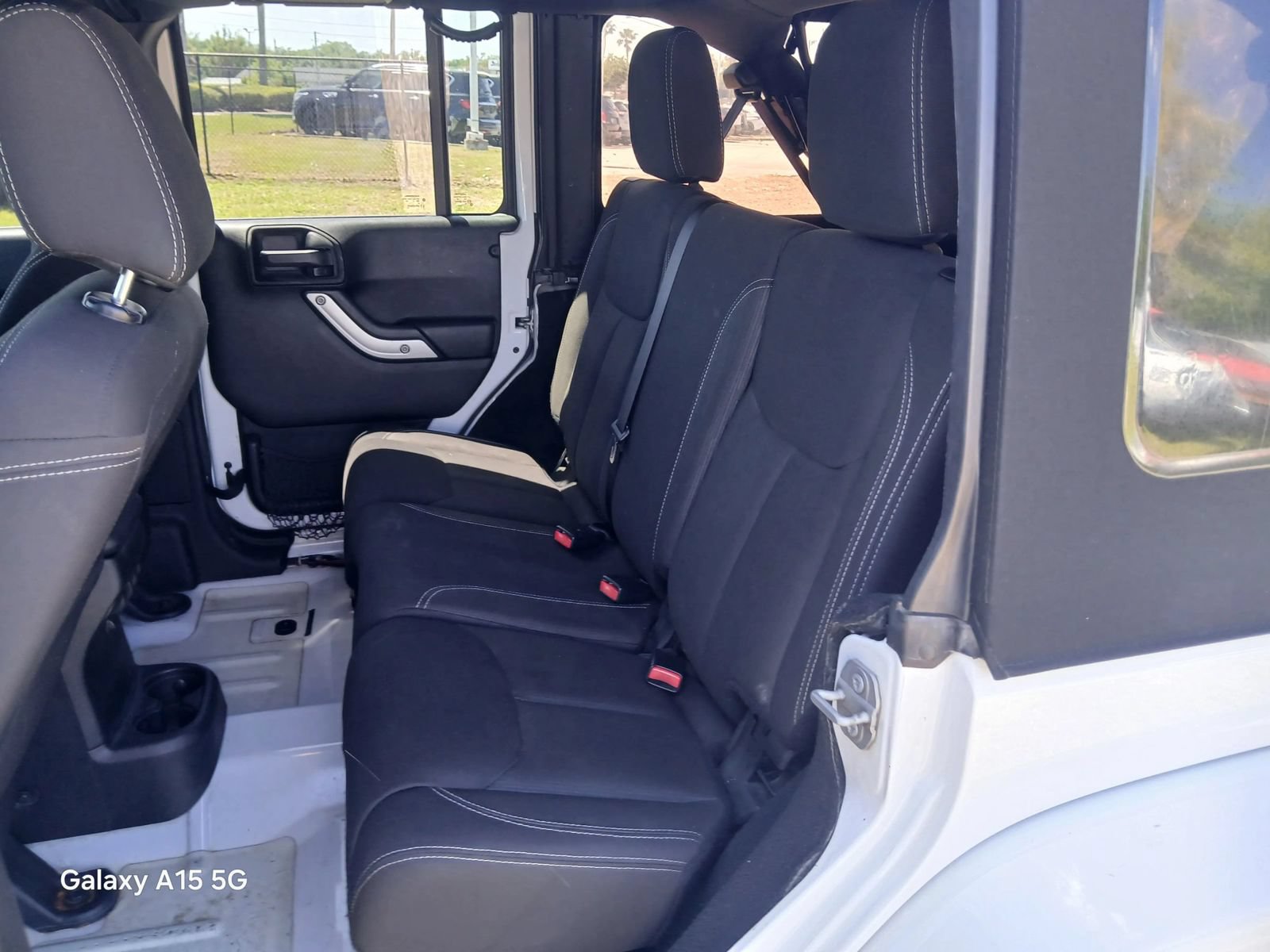 Used 2016 Jeep Wrangler Unlimited Sahara w/ Connectivity Group AWD/4WD image 12