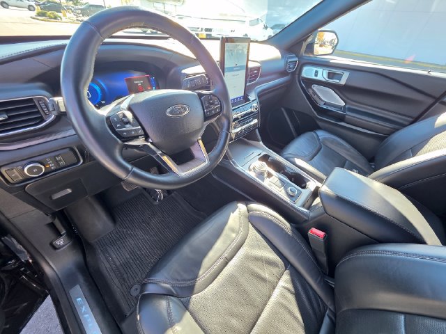 Used 2023 Ford Explorer Platinum w/ Technology Package AWD/4WD image 19